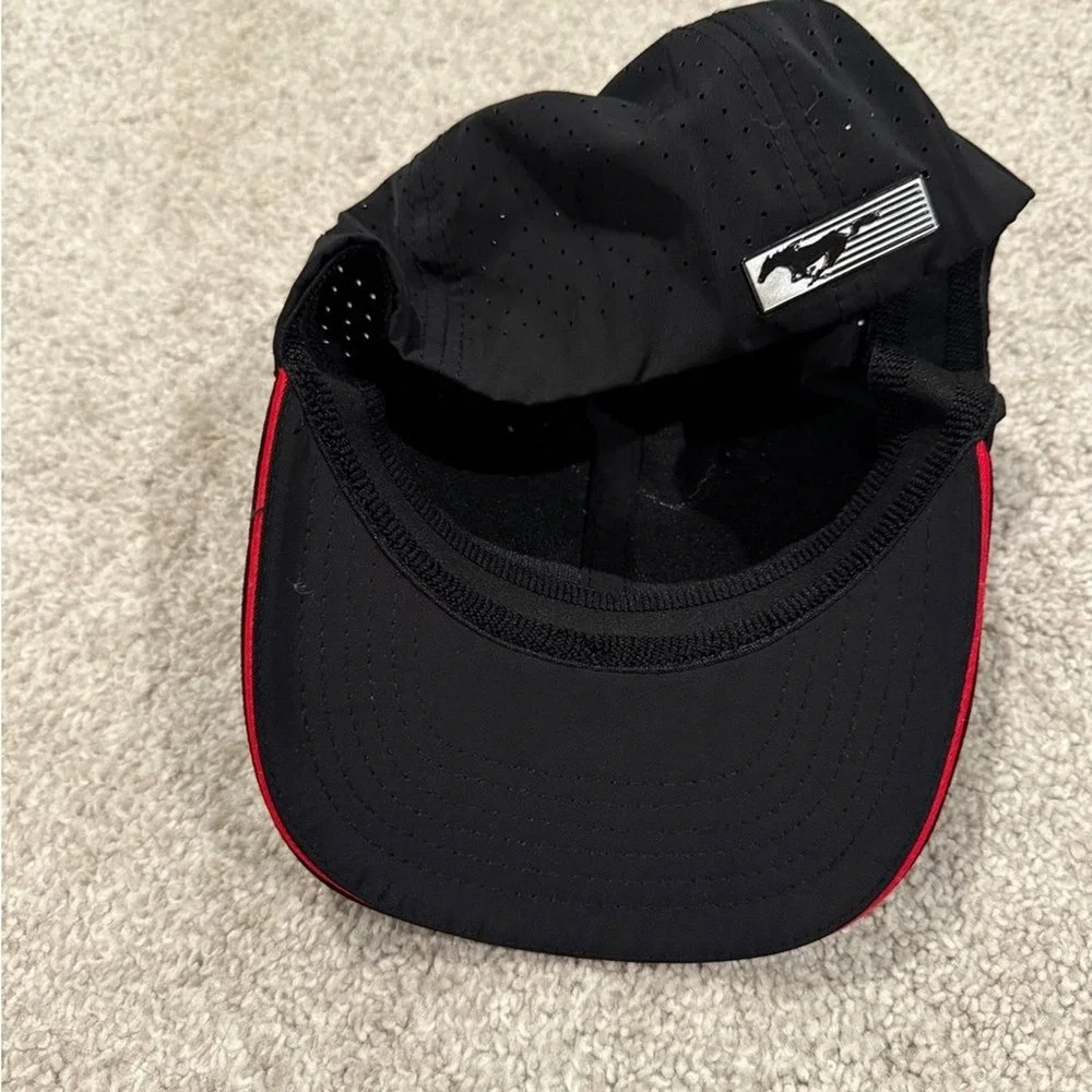 Ford Mustang Size L/XL Stretch Fit Baseball Cap in‎ Black and Red